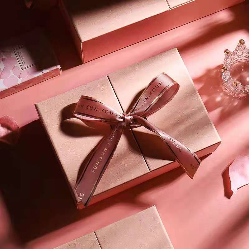 Eco Friendly Luxury Custom Logo Gift Paper Box with Recycled Materials and Magnetic Closure